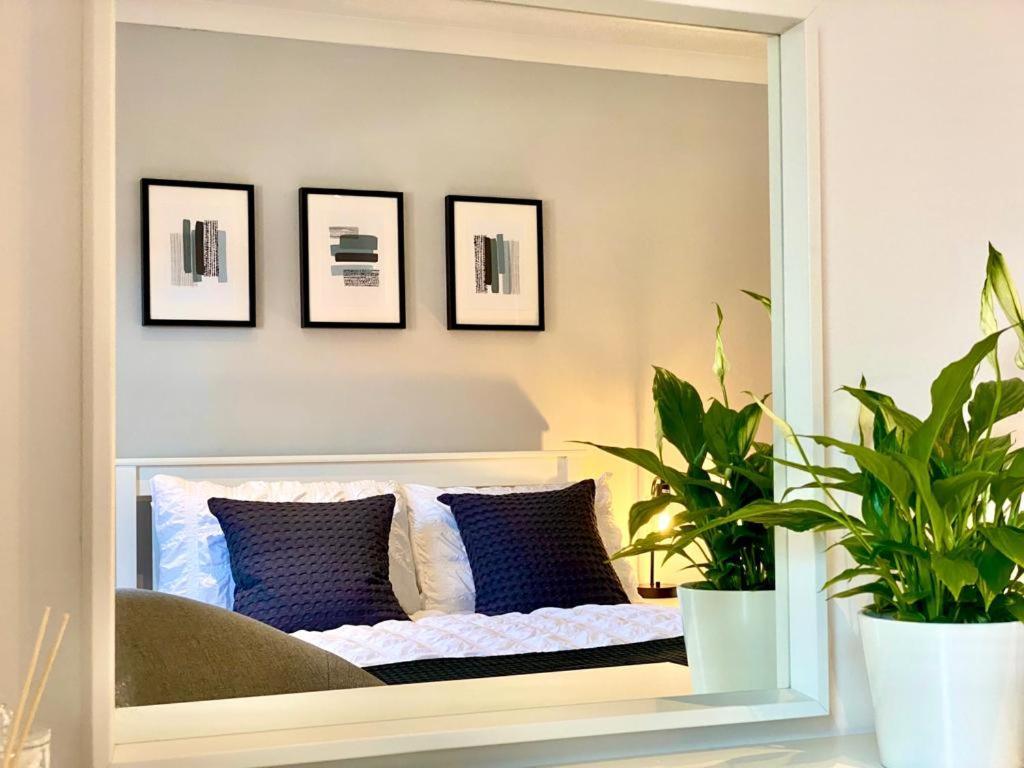 3 Bedroom - 2 Bathroom Townhouse In Corstorphine Near Murrayfield Stadium - Direct Bus To Edinburgh City Centre In 20 Minutes - Two Private Parking Spaces - Private Sunny Garden - Recently Refurbished Extérieur photo