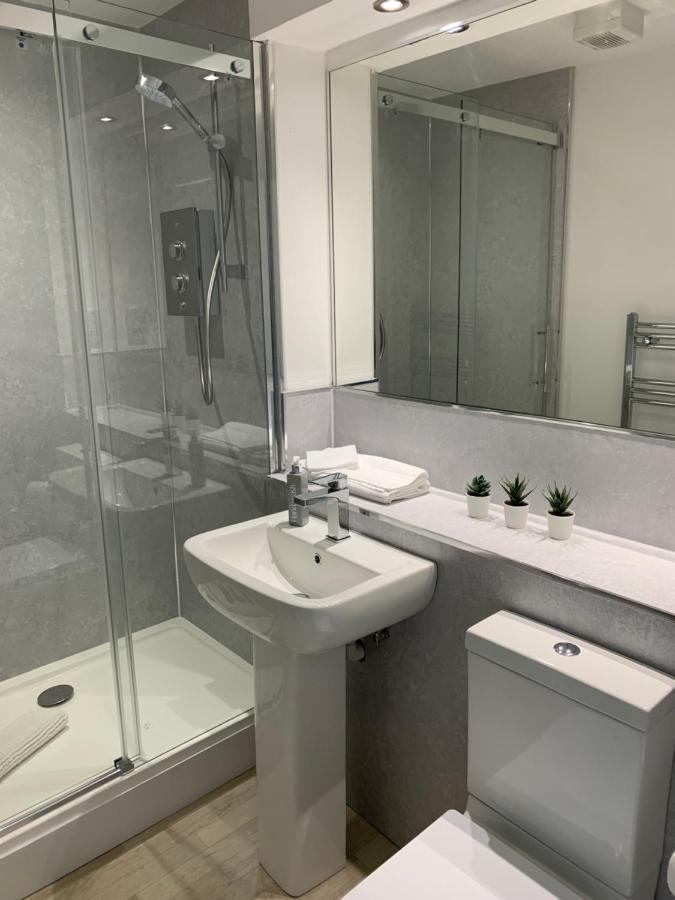 3 Bedroom - 2 Bathroom Townhouse In Corstorphine Near Murrayfield Stadium - Direct Bus To Edinburgh City Centre In 20 Minutes - Two Private Parking Spaces - Private Sunny Garden - Recently Refurbished Extérieur photo