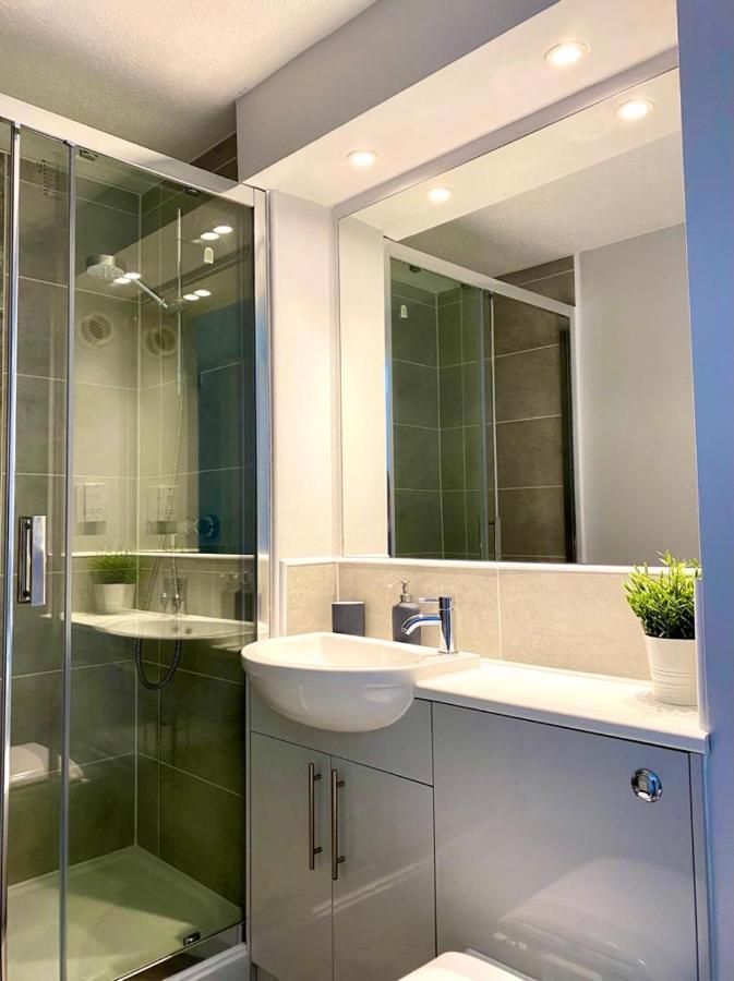 3 Bedroom - 2 Bathroom Townhouse In Corstorphine Near Murrayfield Stadium - Direct Bus To Edinburgh City Centre In 20 Minutes - Two Private Parking Spaces - Private Sunny Garden - Recently Refurbished Extérieur photo