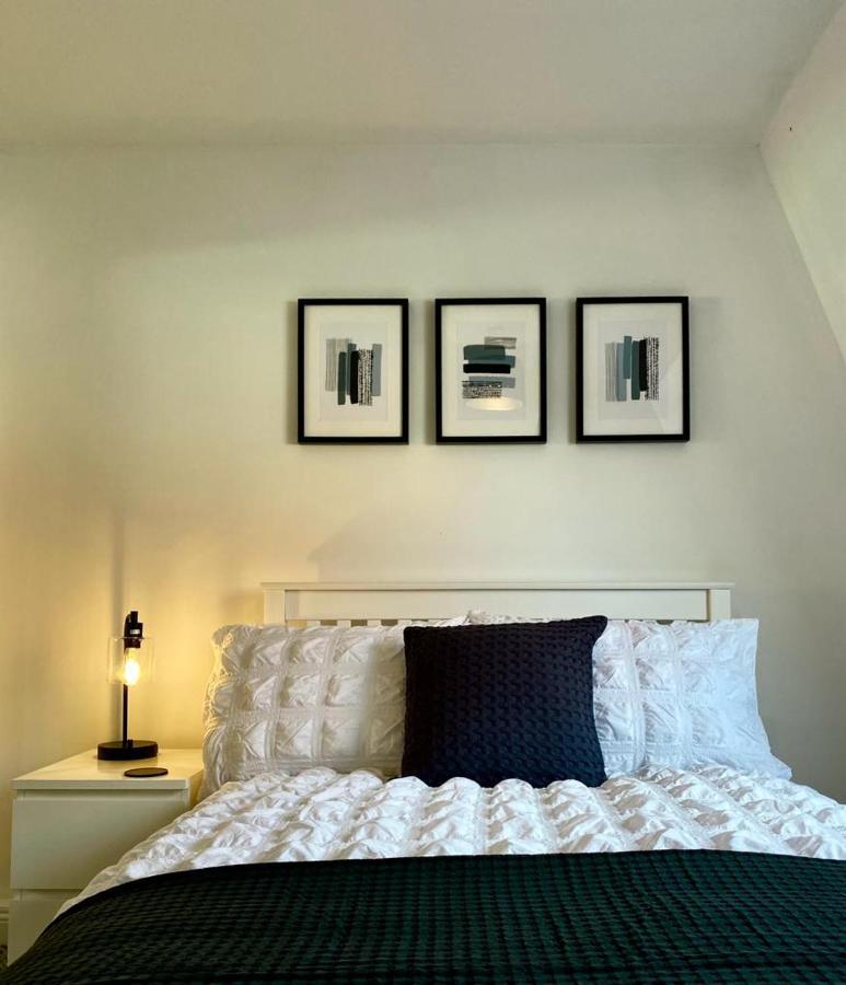 3 Bedroom - 2 Bathroom Townhouse In Corstorphine Near Murrayfield Stadium - Direct Bus To Edinburgh City Centre In 20 Minutes - Two Private Parking Spaces - Private Sunny Garden - Recently Refurbished Extérieur photo