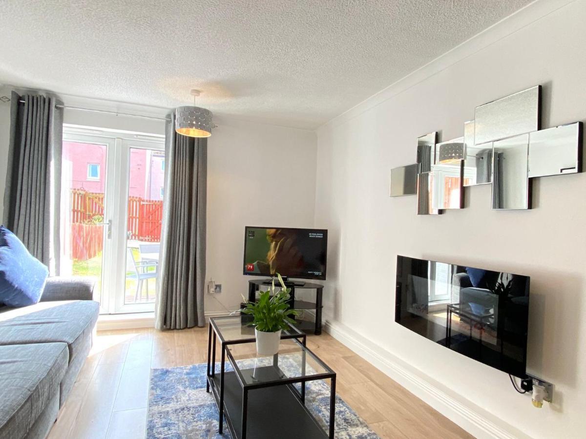 3 Bedroom - 2 Bathroom Townhouse In Corstorphine Near Murrayfield Stadium - Direct Bus To Edinburgh City Centre In 20 Minutes - Two Private Parking Spaces - Private Sunny Garden - Recently Refurbished Extérieur photo
