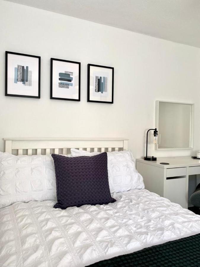 3 Bedroom - 2 Bathroom Townhouse In Corstorphine Near Murrayfield Stadium - Direct Bus To Edinburgh City Centre In 20 Minutes - Two Private Parking Spaces - Private Sunny Garden - Recently Refurbished Extérieur photo