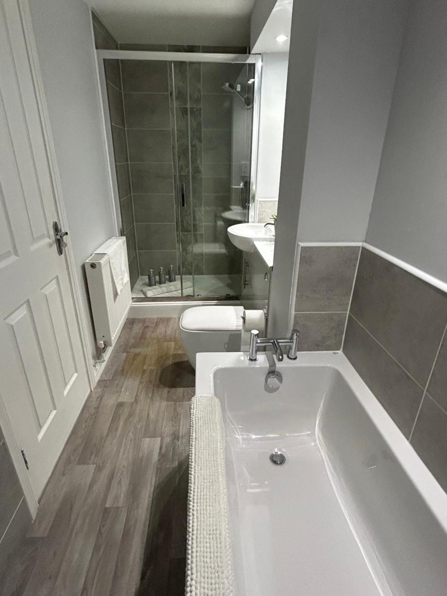 3 Bedroom - 2 Bathroom Townhouse In Corstorphine Near Murrayfield Stadium - Direct Bus To Edinburgh City Centre In 20 Minutes - Two Private Parking Spaces - Private Sunny Garden - Recently Refurbished Extérieur photo